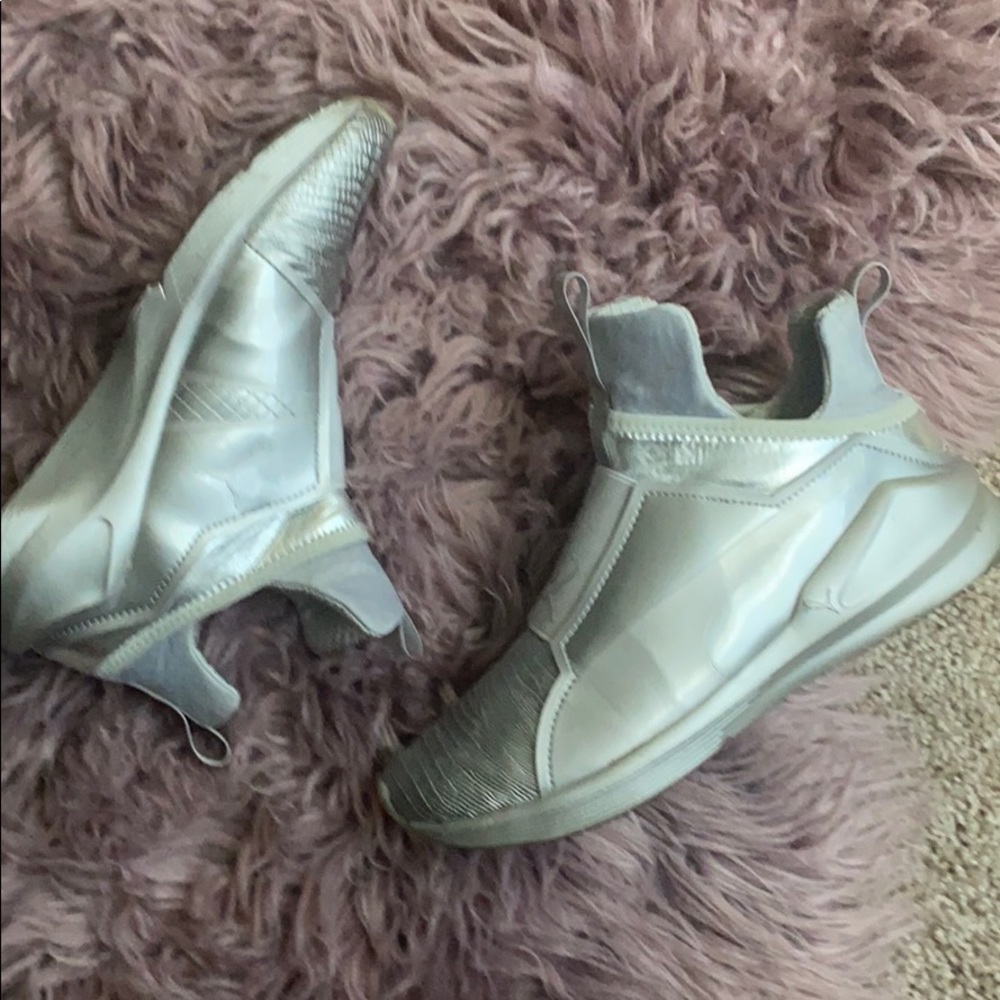 Pumas women’s shoes